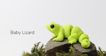 Load image into Gallery viewer, Pocket Pals - Articulated Fidget Toy - Baby Lizard
