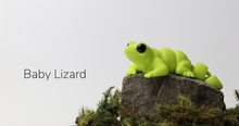Load image into Gallery viewer, Pocket Pals - Articulated Fidget Toy - Baby Lizard
