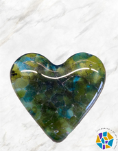 Load image into Gallery viewer, Glass Hearts - 7cm - Random Selection
